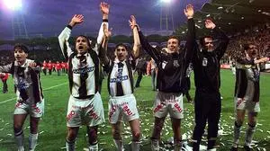 Ivica Vastic, Darko Milanic, Guenther Neukirchner, Ranko Popovic, Mario Haas, Hannes Reinmayr (alle Sturm) und Fans