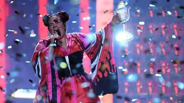 In den letzten Tagen vor der großen Show verlor sie ihre Favoritenposition an Zypern, in der finalen Show überzeugte sie Publikum und Jury: Netta holte mit ihrem Lied "Toy" den Songcontest nach Israel.