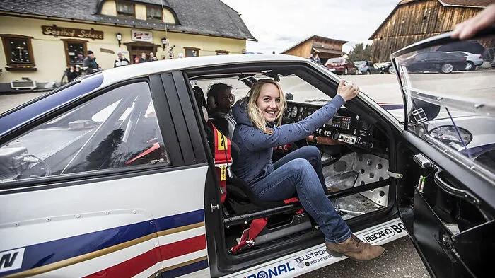 Der Einstieg ins Rallye-Auto kostet Überwindung