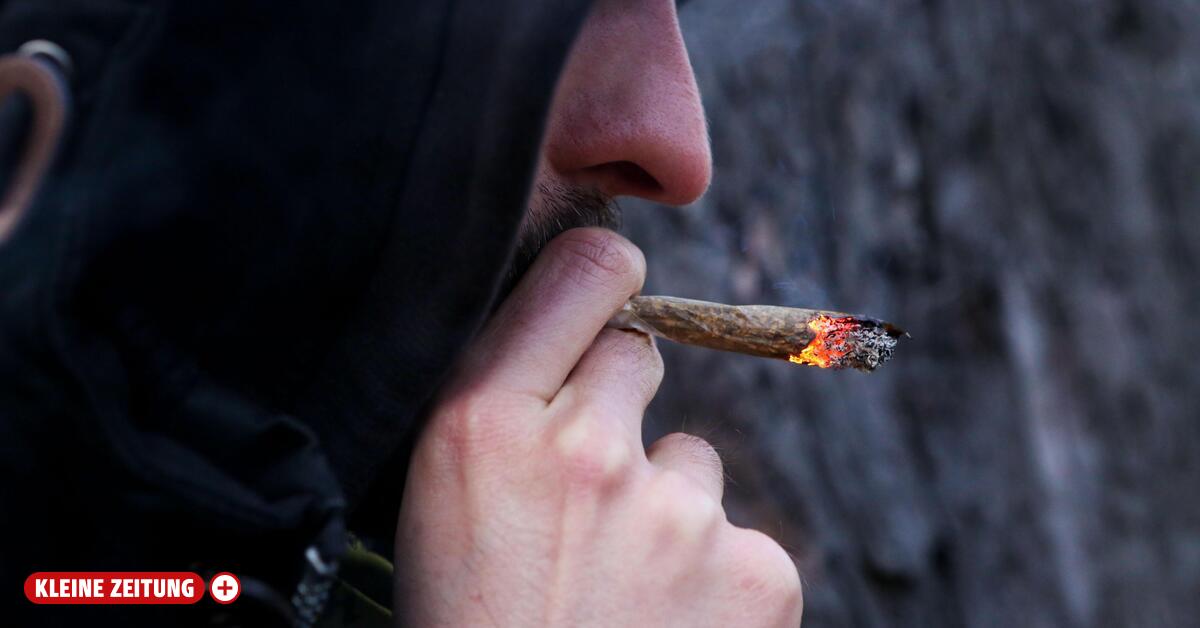 Accused of drug trafficking: 