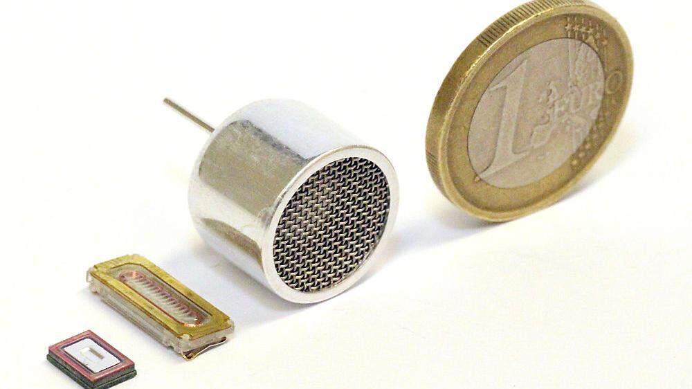 Der kleinste Lautsprecher der Welt - im Bild links