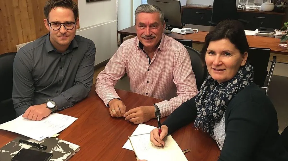 Amtsleiter Robert Astner mit Bürgermeister Peter Stauber und Vizebürgermeisterin Maria Knauder