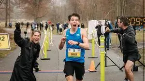 Der Cellist, Chemiker und Harvard-Student Aaron Gruen ist aktuell österreichischer Rekordhalter im Marathon.  