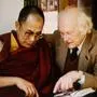 Der 14. Dalai Lama mit dem Forschungsreisenden Heinrich Harrer