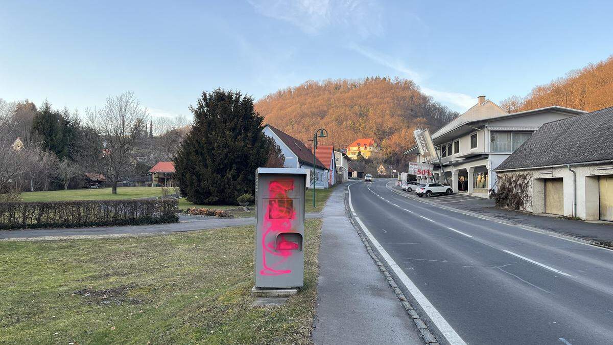 Der Radarkasten in Bad Gleichenberg wurde von einem unbekannten Täter besprüht