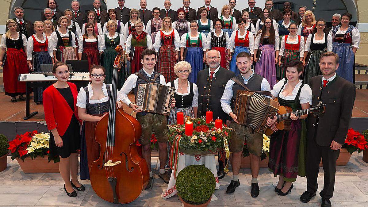 Theresa Sima, Julia und Matthias Walcher, Gerhild und Sepp Gracher, Marcel und Vanessa Mölschl, Bernhard Wolfsgruber