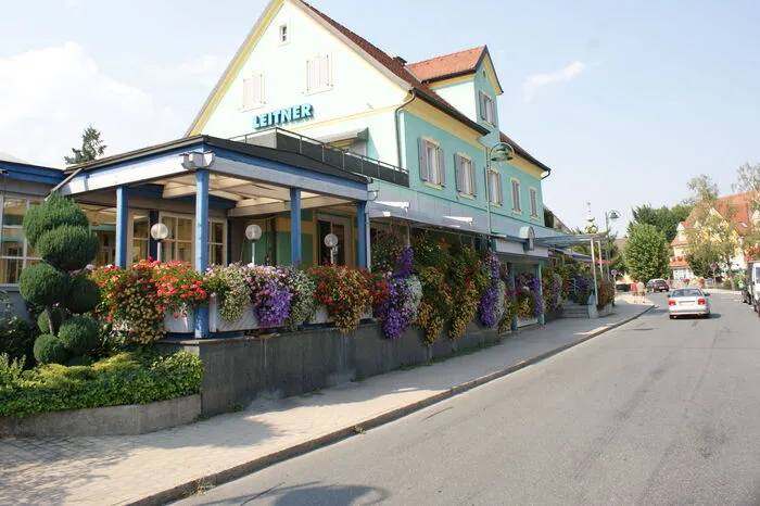 Vier Floras für das Cafe Konditorei Leitner, Leitner Gerhard, Frauental an der Laßnitz
