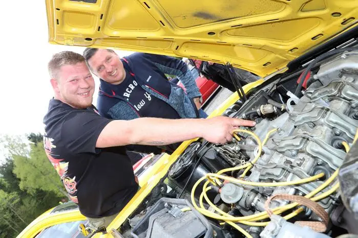 Es konnte auch das Innenleben der Oldtimer angesehen werden!