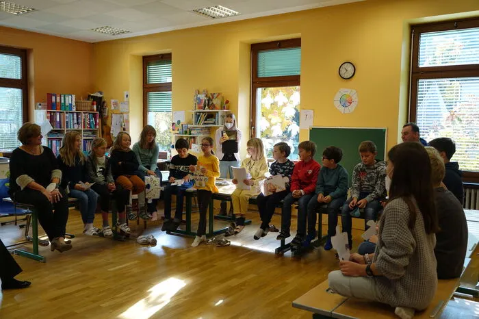 Die 4.a. Klasse erzählte dem hohen Besuch über ihre Erfahrungen mit Sprache