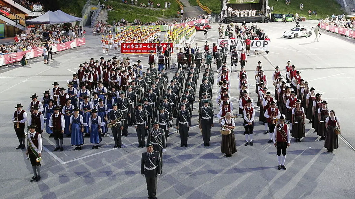 Unbedingt auftreten wollte die Marching Band aus Taiwan, deshalb wurde die Marsch-Show fortgesetzt