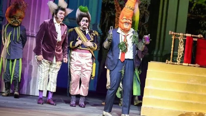 „König Karotte“. Nächste Termine 27. 11., 2., 7., 11., 16., 20. 12. Karten: Tel. (01) 513 1 513. www.volksoper.at