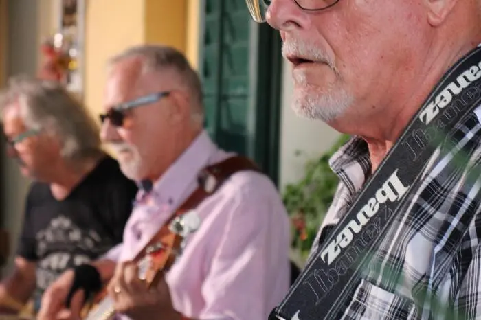 Unter dem Motto „Let us rock you“ präsentierte die Band über zwei Stunden die besten Rock-, Pop-, Jazz- und Bluesklassiker der letzten Jahrzehnte. 