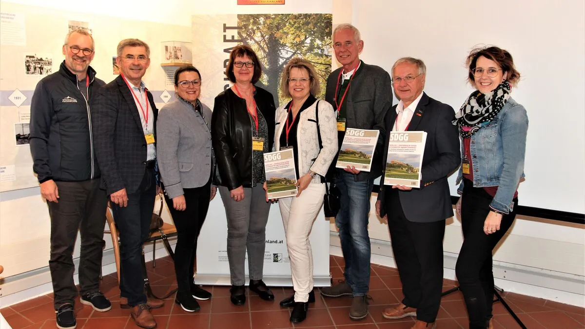 Ingomar Fritz (3.v.r.) mit den Organisatoren der Geotop-Tagung