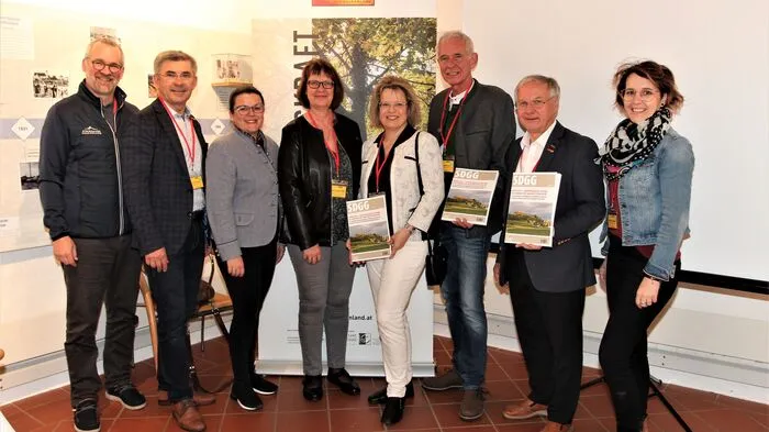 Ingomar Fritz (3.v.r.) mit den Organisatoren der Geotop-Tagung