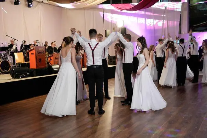 Feierlich eröffnet wurde der Abend mit einer Polonaise der HLW Feldbach
