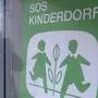 ABD0159_20210506 - WIEN - ÖSTERREICH: ZU APA0330 VOM 6.5.2021 - - THEMENBILD - Illustration zum Thema "SOS-Kinderdorf": Im Bild das Logo des "SOS-Kinderdorf" in einem Schaufenster, aufgenommen am Donnerstag, 06. Mai 2021, in Wien. - FOTO: APA/HERBERT PFARRHOFER