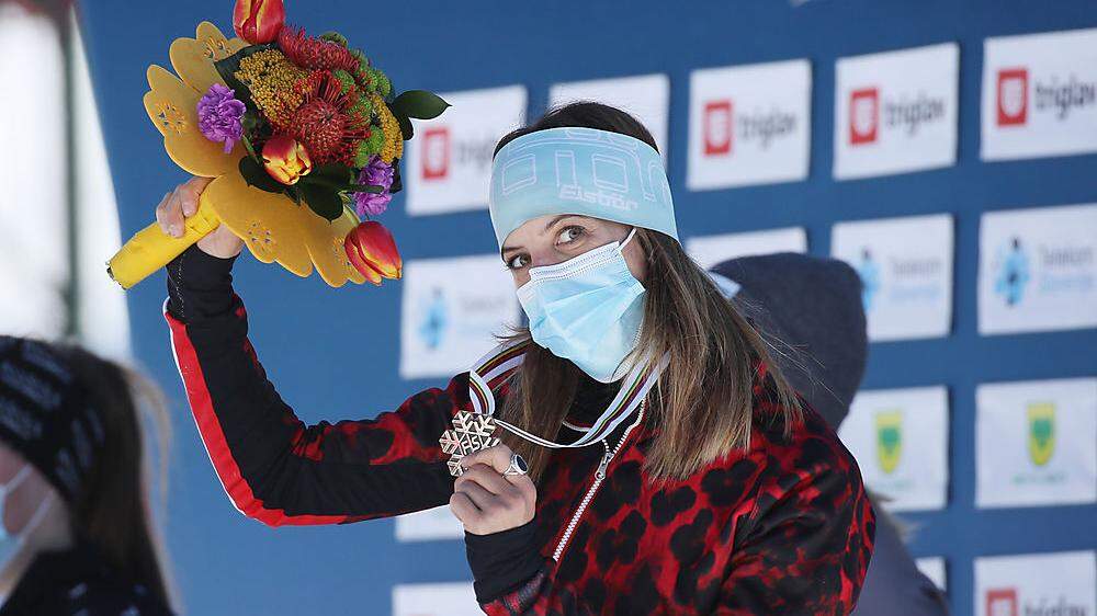 Julia Dujmovits mit Bronze