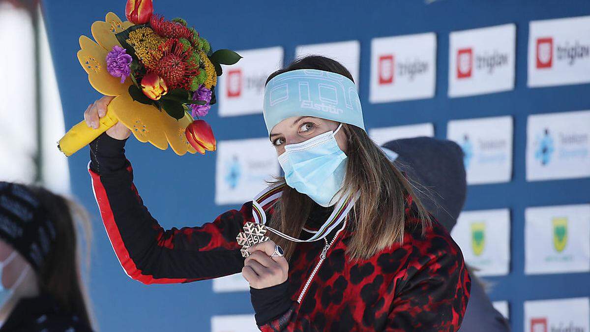 Julia Dujmovits mit Bronze