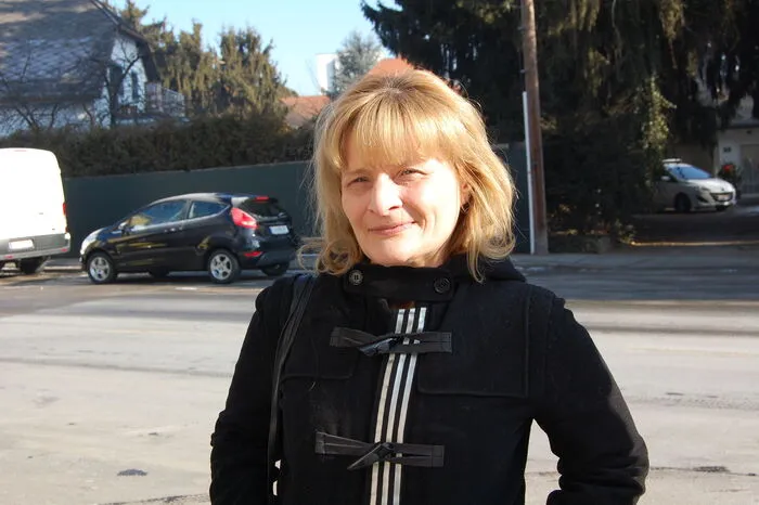 Marion Gärtner: „Ich bin hier hergezogen, weil es grün ist.Jetzt habe ich bald die Riesenbaustelle vom Murkraftwerk vor der Haustür und die Bäume kommen weg. Das Wasser wird gestaut. Was ist mit den Gelsen?“