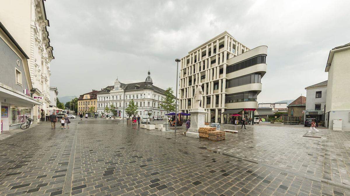 54 von 47.000 Steinen am Hans-Gasser-Platz wurden recycelt