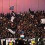 Bilder wie aus einer anderen Zeit: Das Belgrader Derby Roter Stern gegen Partizan ging vor fast 25.000 Fans über die Bühne – und die machten sich bemerkbar.