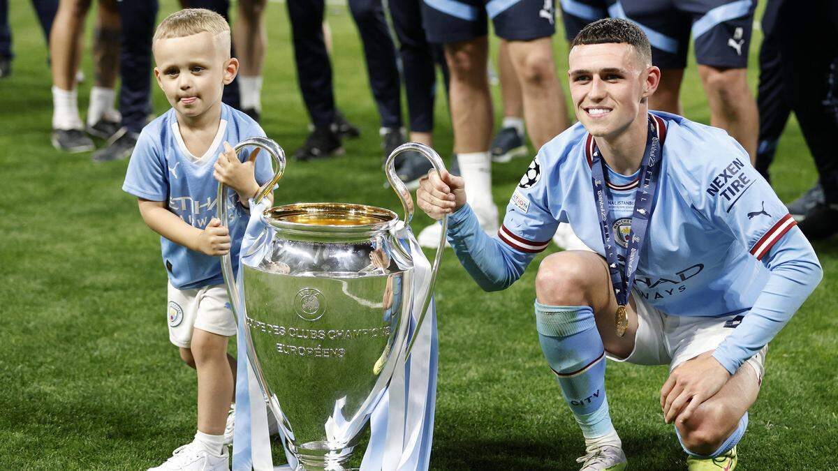 Phil Foden (rechts) mit Sohnemann Ronnie