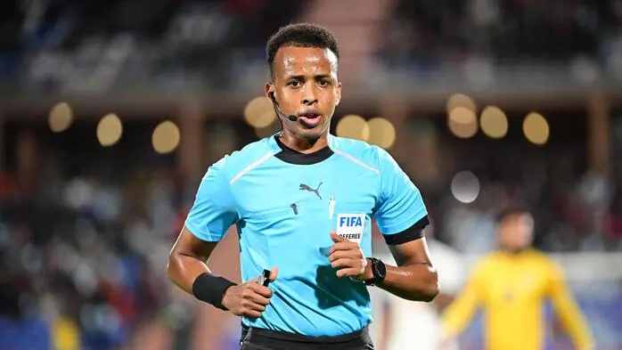 Omar Abdulkadir Artan gilt als einer der besten Schiedsrichter aus Afrika - aber er wurde bei der WM in den USA in Miami an der Einreise gehindert und musste wieder zurück nach Somalia fliegen 