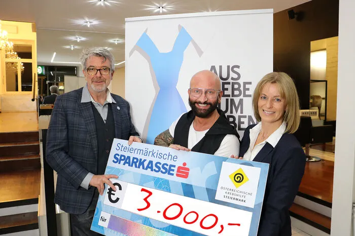 ... mit lockerer Krawatte und lockerer Stimmung wurden 2.325 Euro an Spenden für die "Loose Tie"-Aktion der Krebshilfe Steiermark lukriert. Sylvia Baumhackl, die mit der Shopping City Seiersberg auch schon die "Pink Ribbon" Aktion der Krebshilfe unterstützt hat, rundete diese Summe am Abend spontan auf beeindruckende 3000 Euro auf.