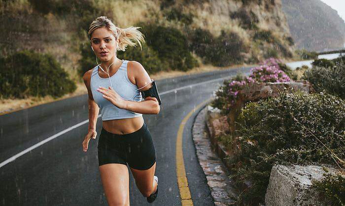 Für einen Marathon benötigst du andere Laufschuhe als für einen kurzen Sprint 