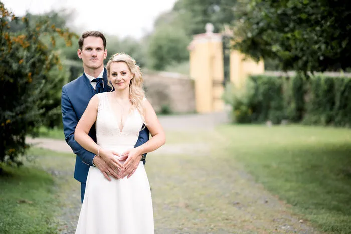 Standesamtlich und kirchlich gaben sich Marina und Marco Absenger im Schloss Ottersbach bei Leibnitz das Jawort. Ein Tag, den sie nie vergessen werden: „Es war ein tolles Fest!“ Das Paar lernte sich im Jahr 2014 in Graz kennen. Der Sohn (1,5 Jahre) der beiden Apfelberger heißt Luca.