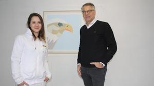 Malermeister Rudolf Bredschneider mit seinem Lehrling Daniela Haiden, die 2023 den Landeslehrlingswettbewerb gewann und im Bundesfinale 2023 Vierte wurde