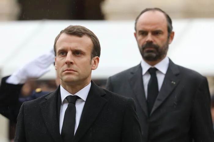"Die Erinnerung an ihn wird lebendig bleiben, sein Beispiel wird bleiben", sagte Staatspräsident Emmanuel Macron am Mittwoch im Ehrenhof neben dem Pariser Invalidendom.