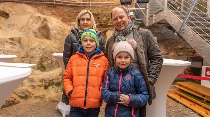 Theater-Holding-Boss Bernhard Rinner mit seiner Familie - Gattin Sabine und die Kinder Constanze und Valentin
