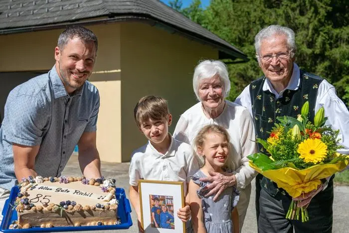 Richi di Bernardo mit seiner Cäcilie, Enkel Marko und den Urenkeln