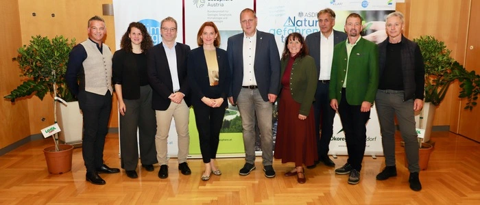 Wolfgang Fank, Lisa Humer, Andreas Schaffhauser, Simone Schmidtbauer, Dietmar Lang, Margit Schlagbauer, Werner Schwab, Robert Stelzer und Rainer Dunst (v. l.) bei der Naturgefahrentagung in Ebersdorf