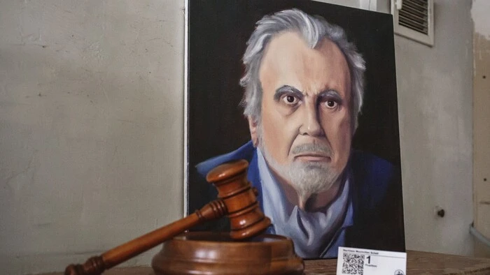Neben vielen Bildern und Kunstgegenständen kommen auch persönliche Dinge unter den Hammer.