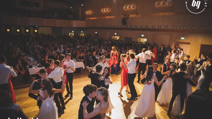 Unter dem Motto Cosa Nostra - Eine heiße Nacht in BALLermo lud das BRG Petersgasse am Samstag (11. Juni)  zum Maturaball. Gefeiert wurde in den Kammersälen.