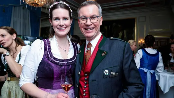 Der ehemalige Ballorganisator Klaus Weikhard mischte sich mit seiner Frau Caroline unter die Gäste