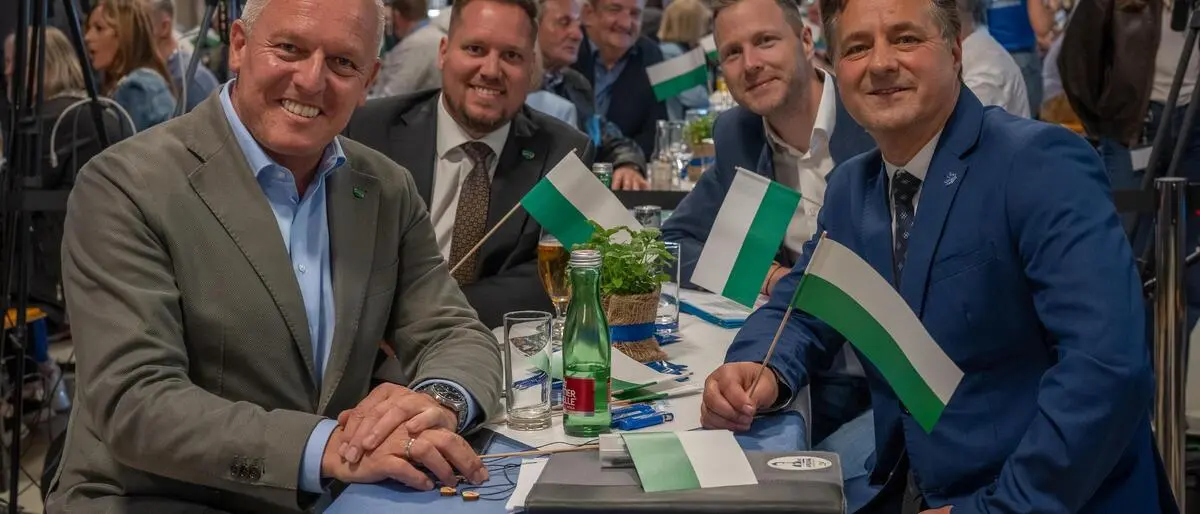 Gute Miene zum bösen Spiel: FPÖ-Chef Mario Kunasek mit dem Grazer Spitzenkandidaten René Apfelknab beim Wahlkampfauftakt. Kurz davor hatte der Landesparteivorstand den Rauswurf zweier Vize-Obleute der Stadtpartei abgesegnet