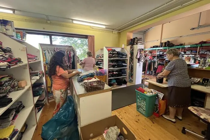 Viele nutzten die Gelegenheit zum Plaudern, Einkaufen und Helfen. 