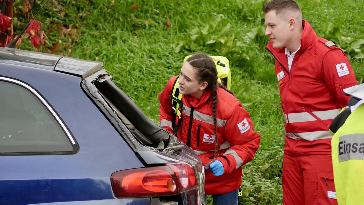 Die Jugendlichen mussten bei der Großübung unter anderem zu einem Verkehrsunfall mit mehreren „Verletzten“ ausrücken