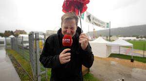 Sonderreporter Michael Großschädl trotzt dem Regen am St. Veiter Wiesenmarkt