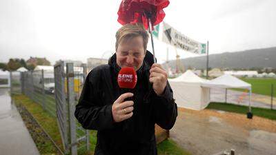 Sonderreporter Michael Großschädl trotzt dem Regen am St. Veiter Wiesenmarkt