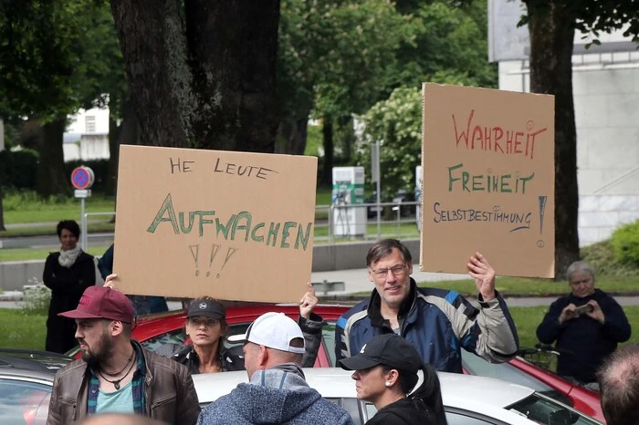 Laut Polizei nahmen rund 350 Personen am Autocorso teil.