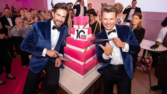 Die beiden "Style up your Life!"-Herausgeber Michael Lameraner und Adi Weiss luden im Hotel Andaz Vienna am Belvedere zum zehnten Jubiläum ihres Magazins - die Party geriet natürlich äußerst glamourös.