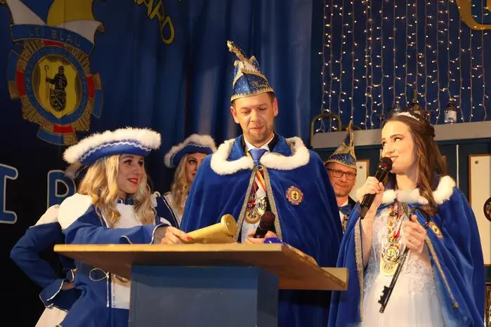 Inthronisierung des neuen Prinzenpaares: Prinz Manuel I. und Prinzessin Nina I.