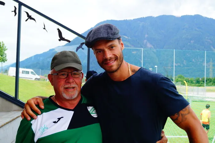 Eishockeystar Thomas Raffl schaute auch in Landskron vorbei