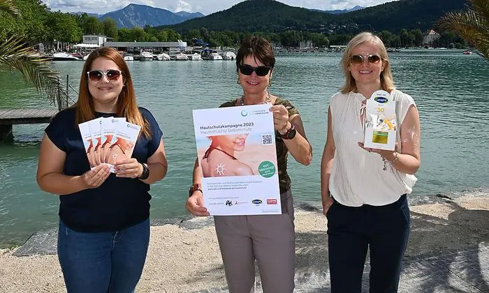 Lena Weblacher, ÖGK-Hautschutzkampagnen-Koordinatorin, Beate Prettner, Gesundheitsreferentin Land Kärnten, Jutta Polligger-Juvan, Vizepräsidentin der Kärntner Apothekerkammer (von links) 