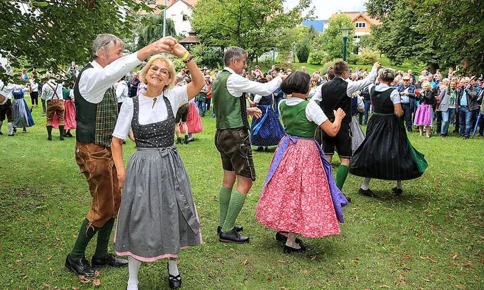 Volkstanz, und alle machen mit!