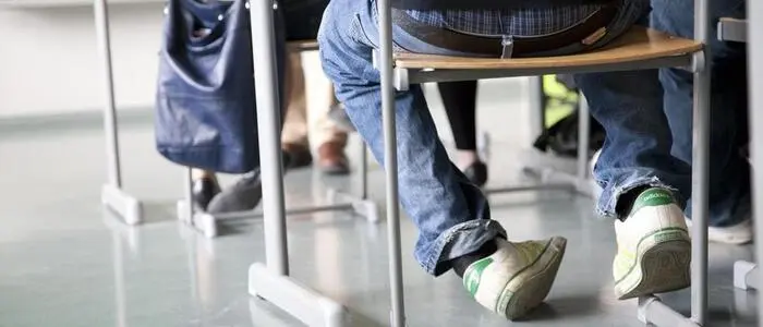 Sollen Lehrer körperlich gegen Schüler vorgehen dürfen?